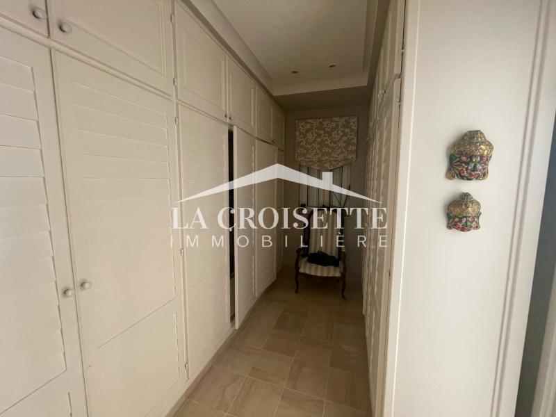 Villa meublée S+3 avec piscine à Gammarth